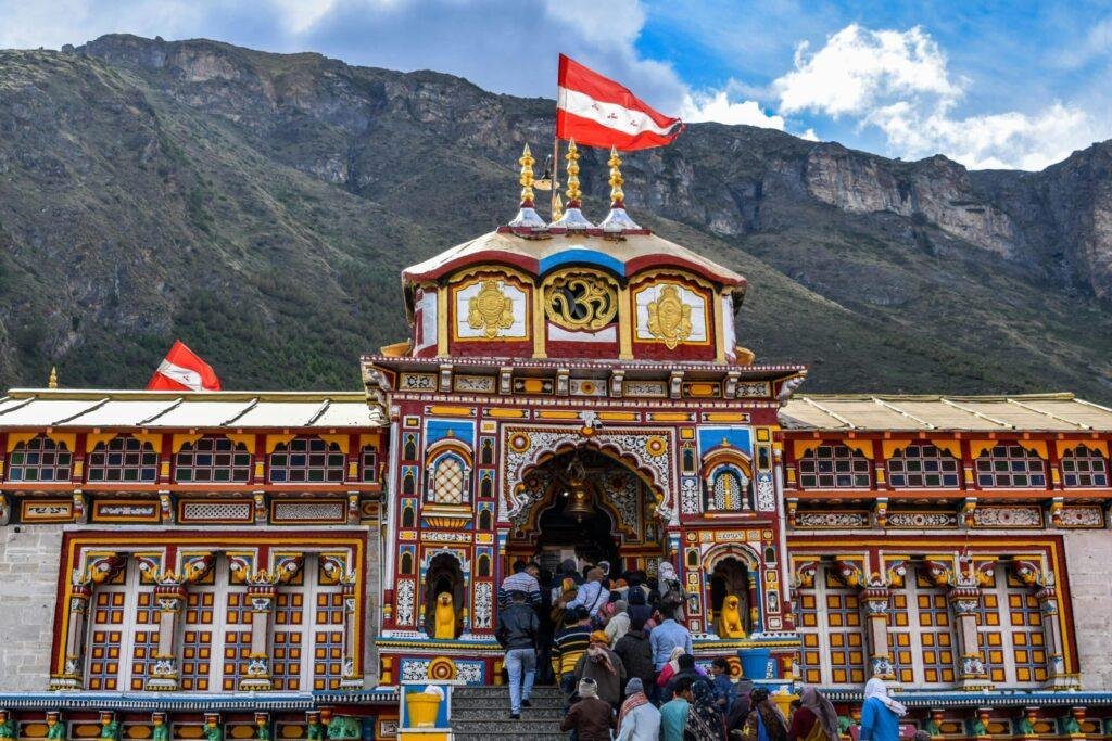 Badrinath Dham temple with devotees during spiritual darshan in Uttarakhand, India